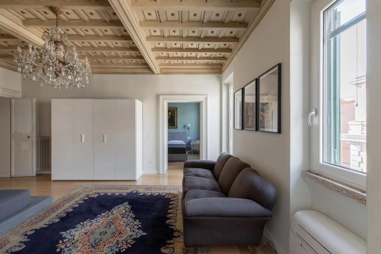 Iflat Amazing Apartment With Terrace In Monti Roma